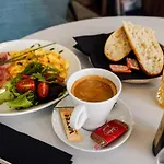 Massena Nice! Free Breakfast! *