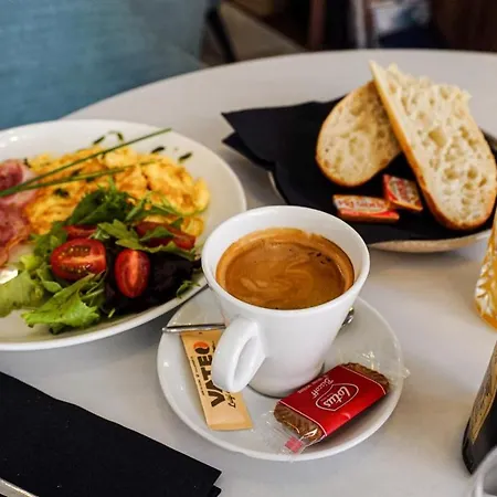 Massena Nice! Free Breakfast! *