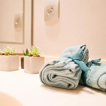 Massena Nice! Free Breakfast! *