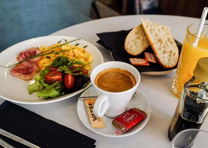 Massena Nice! Free Breakfast! *